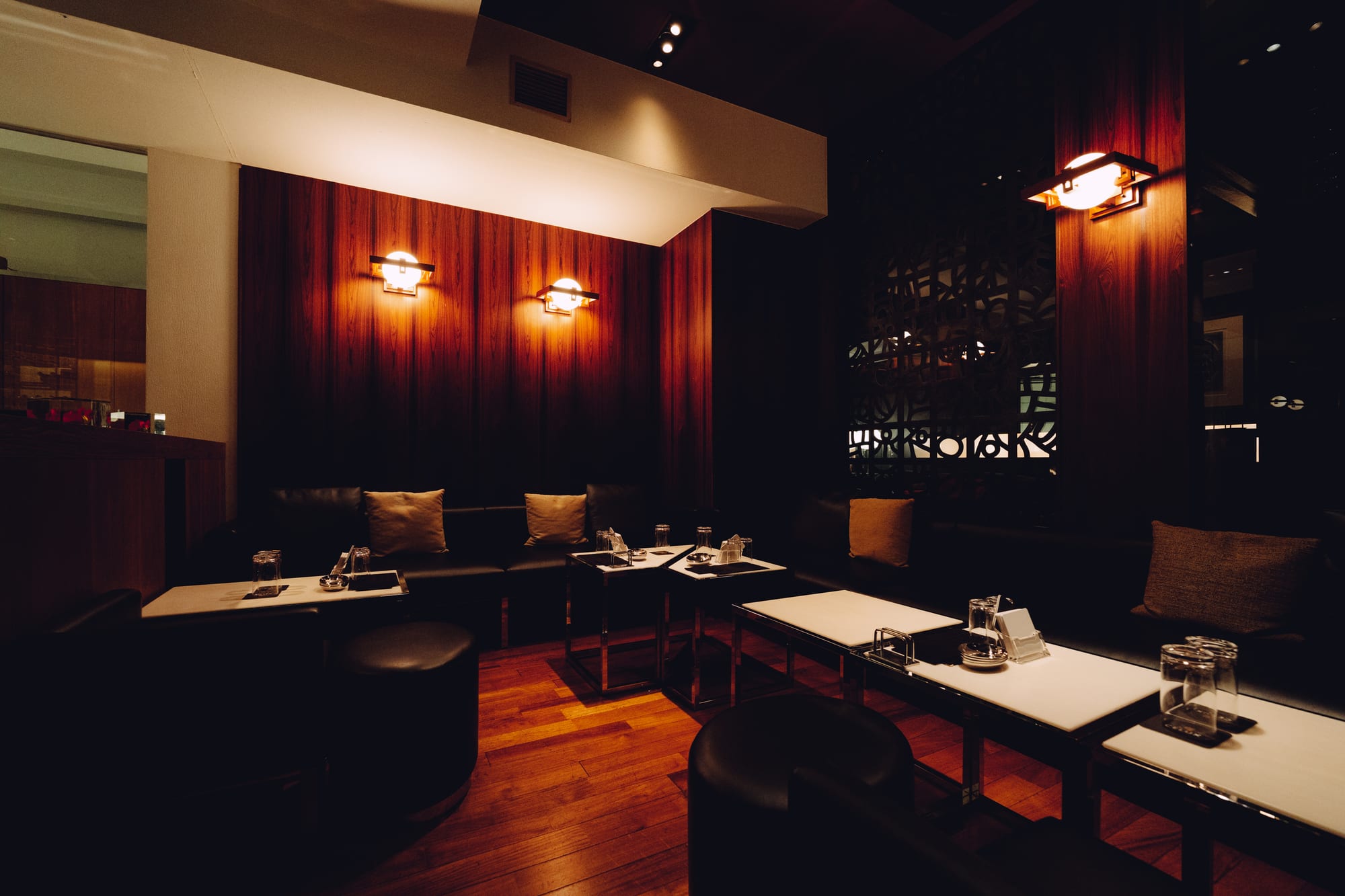 CELUX MAIN ROOM ソファ席